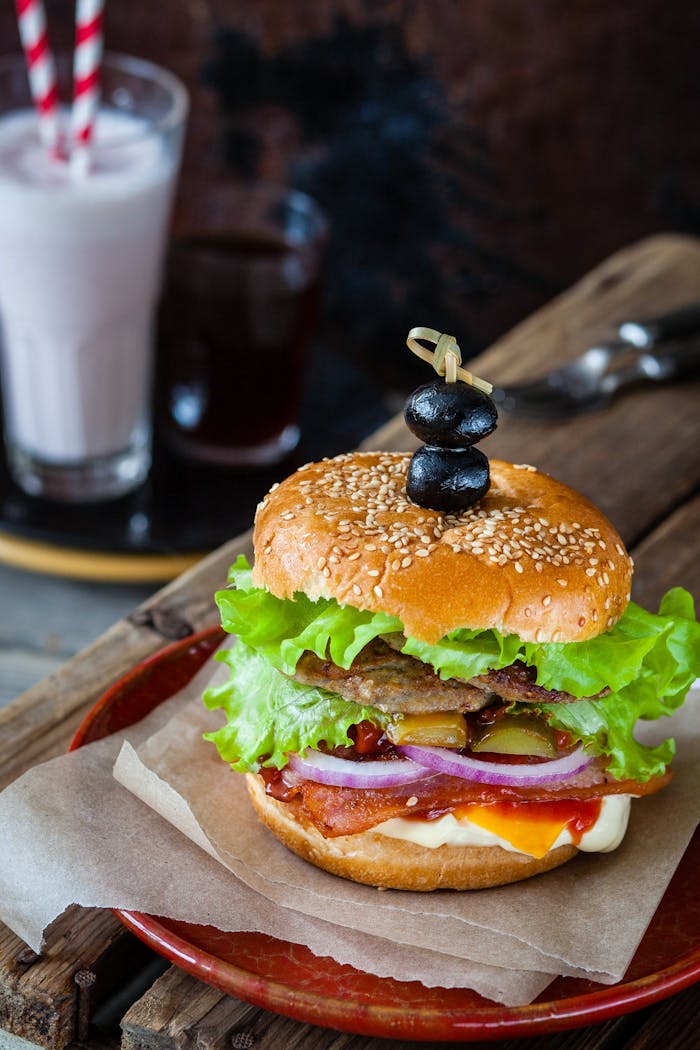 why-choose-us Delicious gourmet burger with fresh ingredients, ideal for a flavorful lunch.